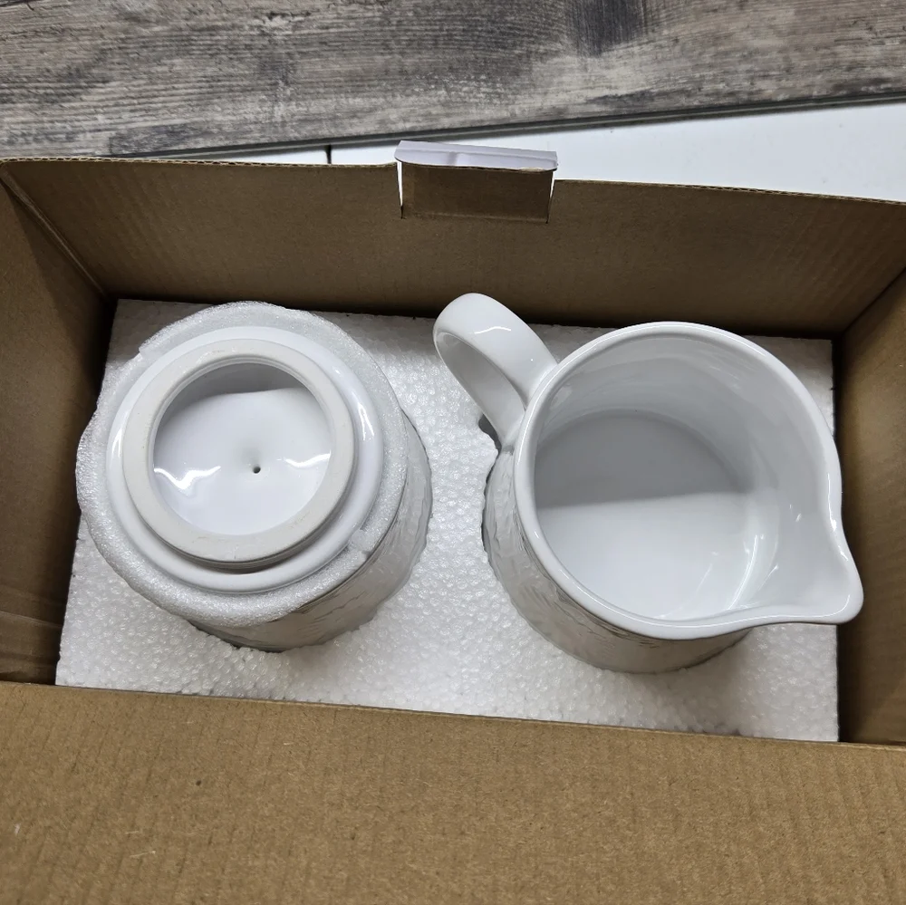 The Spring Shop Daisies Three Piece Sugar&Creamer Set 11 Oz Elegant White New‎